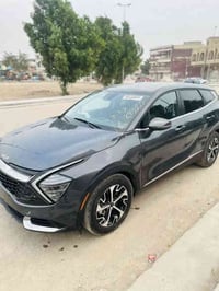 بسم الله الرحمن الرحيم كية سبورتج موديل 24لون نفطي موصفات سيارة EX فول...