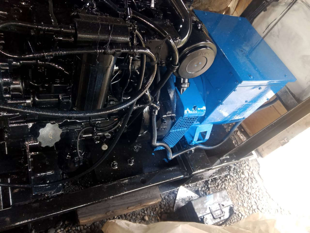 مولده بيركنز انكليزي اصلي
المحرك 3بستم سوبر
راس التوليد 60كيفي ابلادي لوري سمر
المحرك مفتوح بس رنكات +تبديل بم +تخم نوزل 
للتواصل على ***********

مكاني المحموديه بغداد
