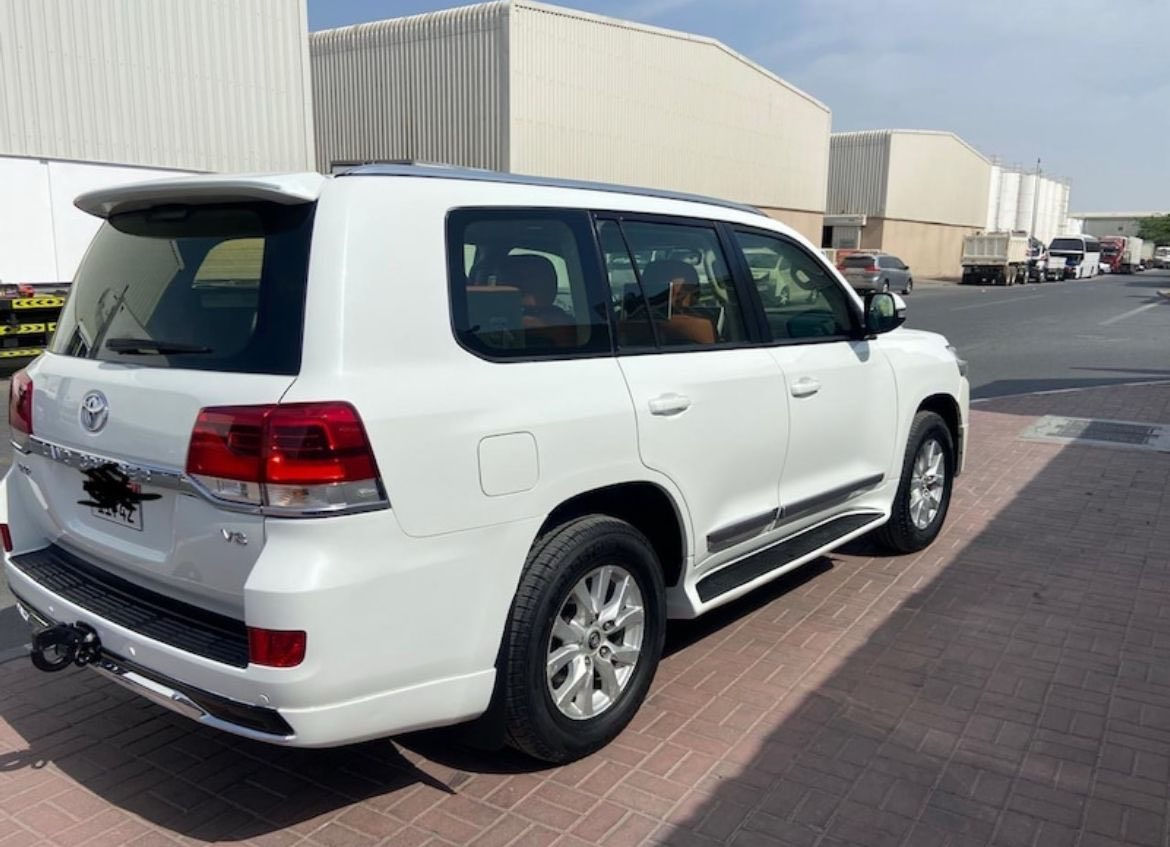 السلام عليكم 
مبارك فتح تسجيل الادوات
ادوات ادوات ادوات 
كفالة سرقة وانتربول 
لاند كروزر 2018 GXR  
سعر 21.000$
المحرك 8سلندر في حالة سليمة 
الكير في حالة سليمة 
شاصي السيارة والبدي الخارجي نظيف في حالة الوكالة
داخل السيارة: بريحة الوكالة جدا نظيف 
السيارة مسويله سيرفس كامل للسياره 
مكان السيارة: دبي الشارقة 
توصل الى كركوك
بقية تفاصيل خاص 
او علئ الرقم التالي واتساب 
+964 784 105 3287
