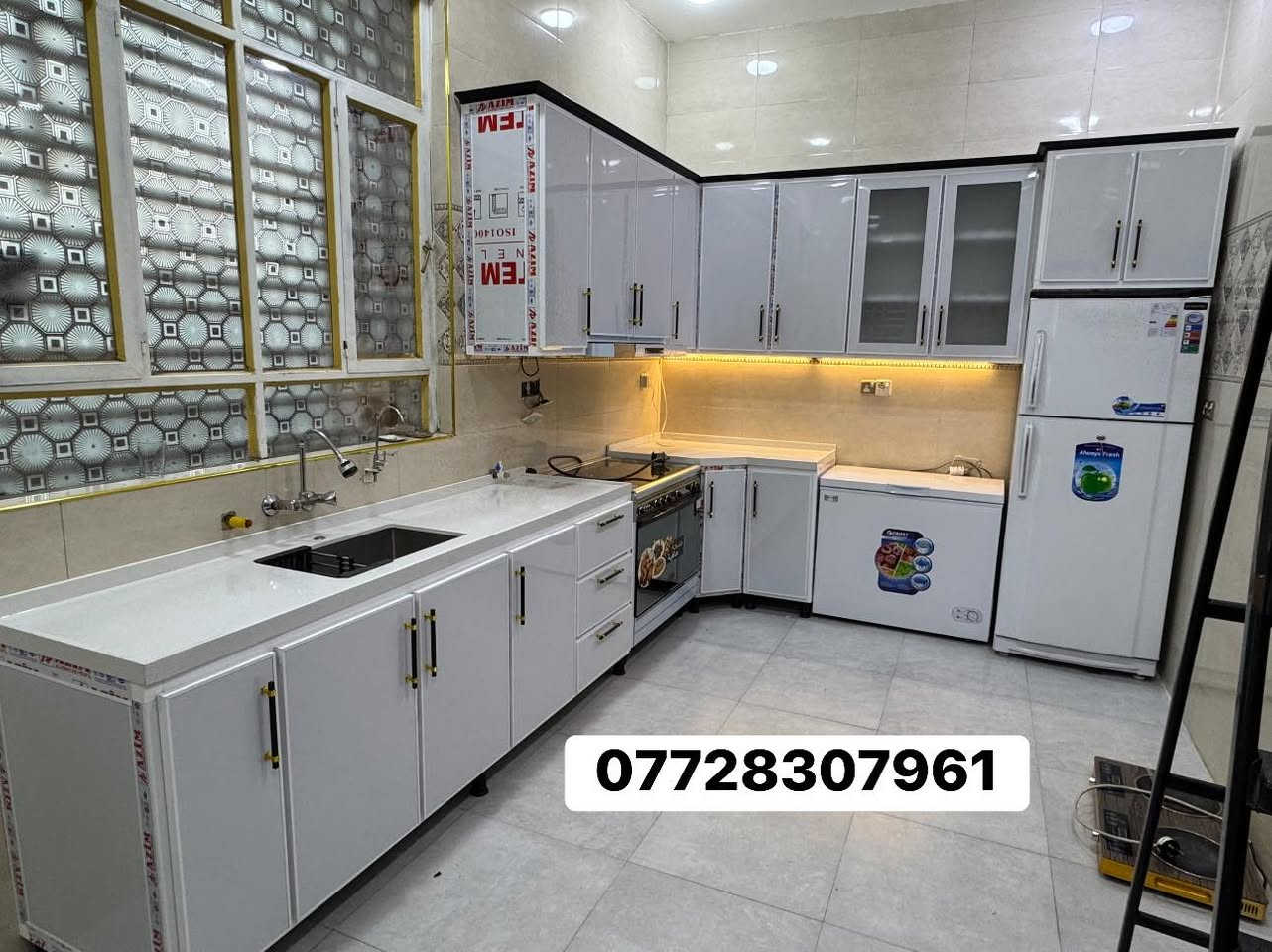 في معمل حمزة للألمنيوم 🏗️، ندمج بين المتانة والتصميم العصري لنقدم لكم أرقى الخدمات:
• المطابخ: تصاميم تركية حديثة 🇹🇷، تجمع بين الأناقة ومقاومة الرطوبة والحرارة 🍳🔥.
• المحجرات: أمان بلمسة ملكية وأشكال هندسية مميزة للدرج والبالكونات 🏰🪜.
• الأبواب: عزل تام للصوت والأتربة مع ألوان وتصاميم تدوم طويلاً 🚪🔒.
📍 العنوان: حي الشهداء - السايدين 🏢
📞 للحجز والاستفسار: *********** 📲
