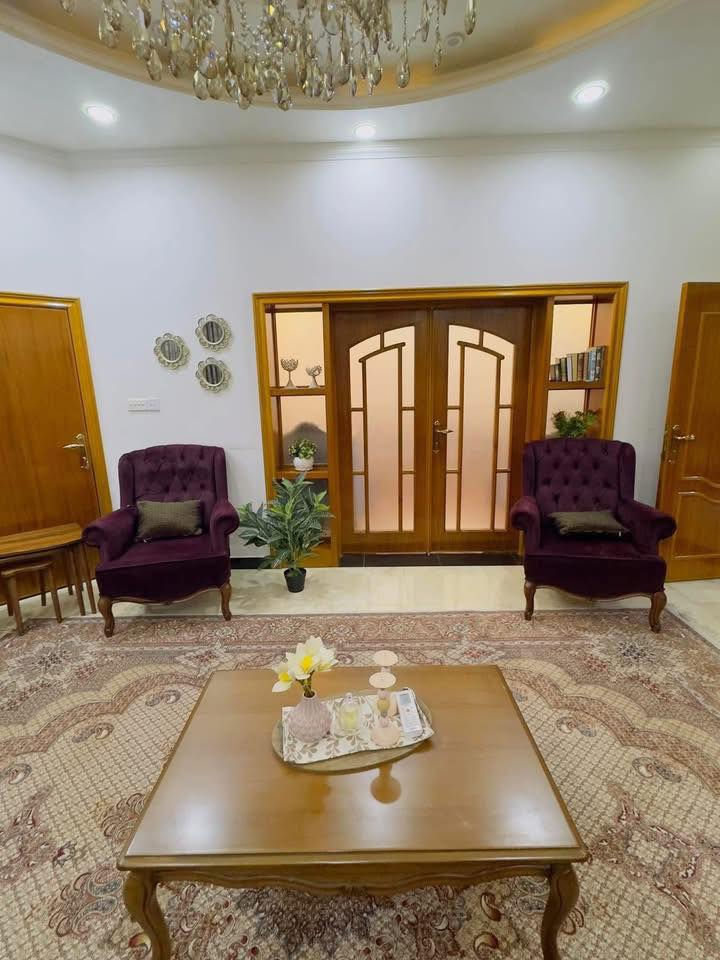 ⭕️دار للبيع في حي الحكام قريب جداً من مقام رد الشمس خلف مول الحسن 

⭕️المساحة ٣٠٠م طابو صرف الواجهة ١٥ م 

⭕️بناء جديد 

⭕️الطابق الارضي يحتوي على صالة وهول ومطبخ وغرفتين نوم ومجمع صحيات 

⭕️الطابق الثاني يحتوي على ثلاث غرف ومجمع صحيات 

⭕️لطلب السعر مراسلة الصفحة او الاتصال على الارقام 

*نستقبل جميع عروضكم السكنية 🏠 والتجارية 🏡 بكافة مناطق الحلة 
……………………………..
للمزيد من المعلومات

مراجعة مكتب بابل الكائن في شارع ٦٠ مقابيل حلويات ريف دمشق بسره بيت ابو الطوبة او الاتصال ☎️ 

***********ابو احمدالاسدي  
***********احمد الاسدي
***********امير الاسدي
