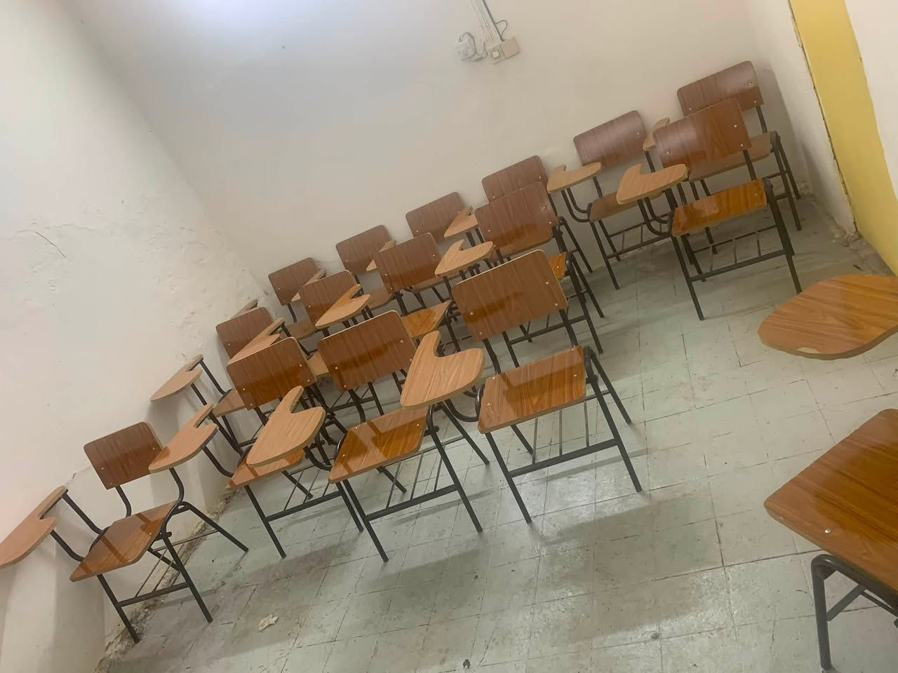 معهد للبيع بشكل كامل
وهاي غراضه وصور المعهد 

غراض معهد كامله للبيع 

مساطب خارجيه عدد 3 

مقاعد دراسيه نظيفه عدد 80 

سبورات بيضاء استخدام قليل 

ميز مكتبي   

كرسي دوار 

تارتان اخضر 5*4 

سبلت داخي 

ميز مكتبي عدد 2 

طابعه عدد 1 

منظومة كاميرات 

المعهد ينباع بشكل كامل ب5 مليون 

***********

