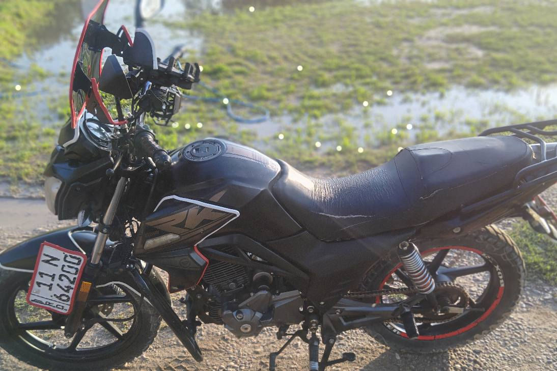 كيواي ار كي 200 سي سي موديل 2022 نضيفة استخدام شخصي سعر 1800 وبيها مجال.. محورة وياله بوكسر امامي وخلفي زنجيل بطح بس التحوير كلف 700 دراجة رزانة وشلعة بيها شاحن لاسلكي 
بيها فقط الدبل طاك الامامي واغراضة موجودة بشركة عجلة الخليج بس ماعندي مجال اسويها دراجة متوكفك بشارع  تشغيل بصمة وسويج رقم انكليزي بغداد بسمي مداور ثاني يوم تجي تكلب وتشوف عجبتك تاخذها وتروح ما عجبتك اضيفك وتروح دراجة مرتبها ع ايدي الله شاهد بغداد, العراق


**إذا كنت صاحب هذا الإعلان وتريد حذفه لأي سبب، رجاءا أرسل رسالة إلى الدعم الفني**