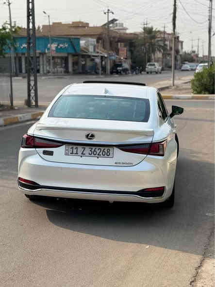 لكزز es300h
موديل 2023
السيارة ماشية 33,000
الفئة الترا لگجري فوووول مواصفات لون صدفي
❌بيها تبديل قطعتين فقط بنيد وجاملغ جهة السايق 
كلشي موضح بالصورة 
للتواصل (***********) بغداد
