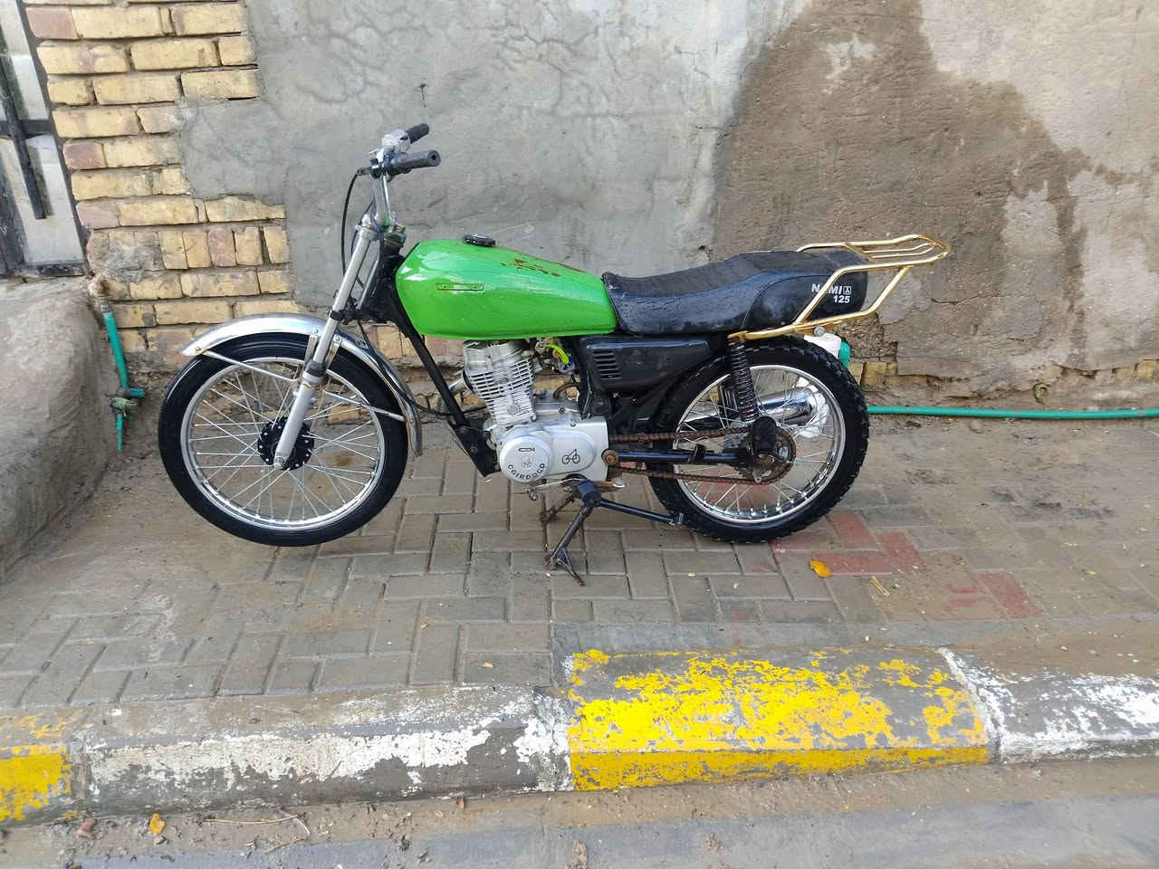 سلام عليكم دراجه للبيع ب250 قفل اتصل او ادخل خاص ***********
