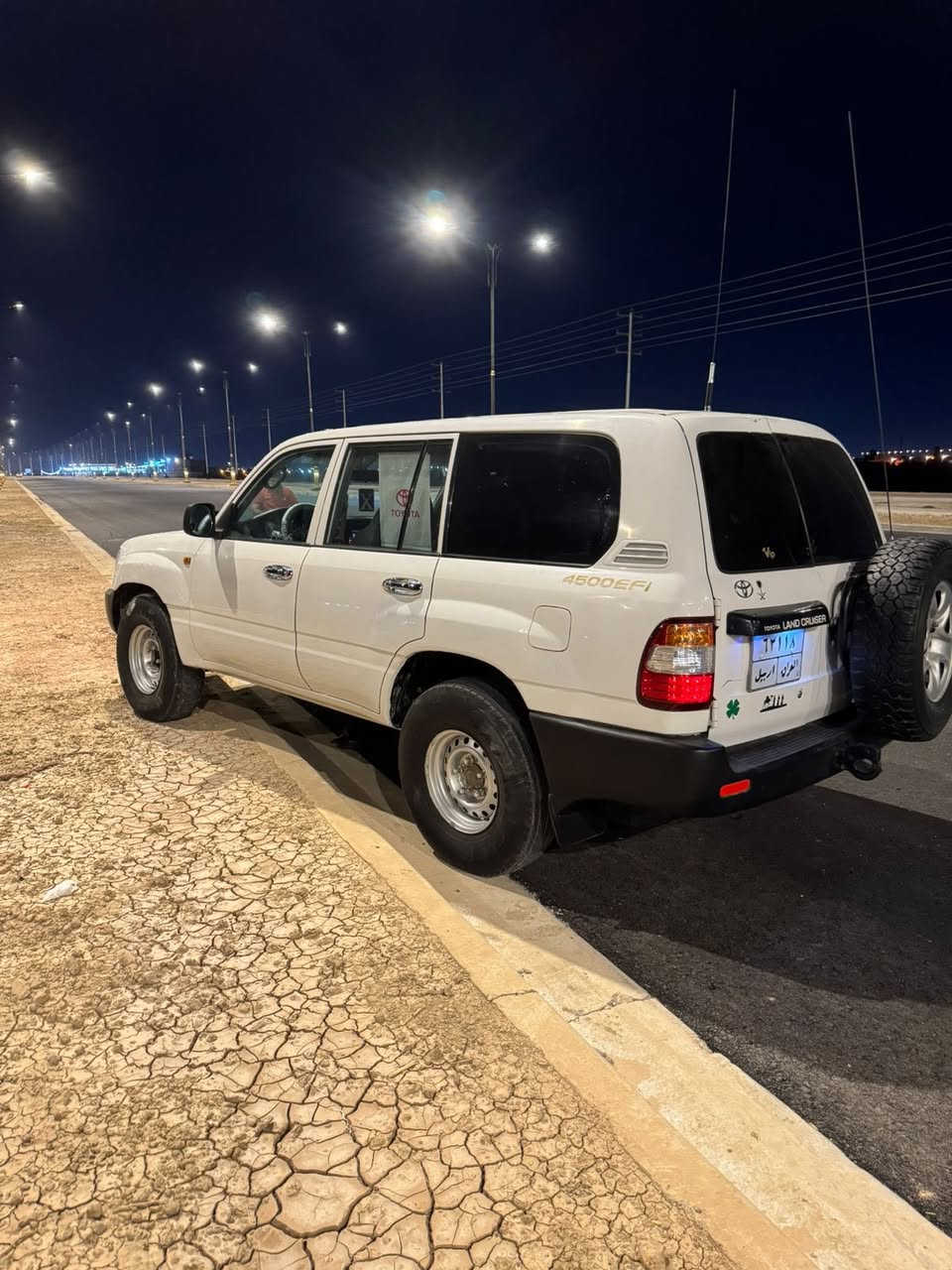 سلام عليكم لاندكروز موديل 2000 قطري سلك اصوليه تريد وكاله تريد تحويل دبل سبير ودبل تانكي حداديه جديده كهربائيات كله شغاله تايرات بالون جدد بيها تبديل فقط بابين ولباقي ع وضع لشركه مكاني ميسان سعر ١٣٥ وبيها مجال ***********
