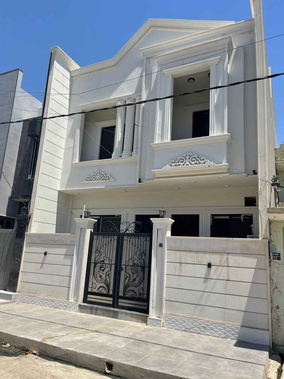 دار للبيع 🏠 

الموقع 📍 حي السكر مقابل جامع النبأ العظيم 🕌 وقريب من متوسطة الحرية 🏢

بناء حديث زيرو فارغ 🔑 

المساحة 100 متر ✳️.            واجهة 7 ونص ❇️ 

شارع تبليط بعرض 12 🛣️ 

طابقين كاملة ✅ 4 غرف نوم 

طابق الارضي/ غرفة نوم/  هول مفتوح على الاستقبال/ مطبخ/صحيات ⭐ 

طابق ثاني/ ثلاث غرف نوم/ هول/ صحيات/ بيتونة ✨ 

للاستفسار اكثر الاتصال على الارقام التالية 👇 

*********** 📱***********📱 ***********📱

السماك لتجارة العقارات 👉 
عنوان المكتب 📌 حي الصديق بعد مرطبات البحرين سائدين الصديق الرئيسية مقابل مدرسة تبارك الاهلية 👍 مكتب السماك لتجارة العقارات
