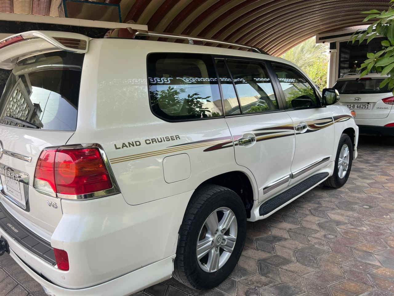 السلام وعليكم
لاندكروز  موديل. ٢٠١٢ -٦سلندر
سياره كامله كما موضح بالسونار. مرفق مع الصور 
السعر.  ٣٣٥ . ورقه. وبيها مجال يعني ٣ 
شدات و ٣٥ ورقه.  
الاتصال والاستفسار.  
***********
