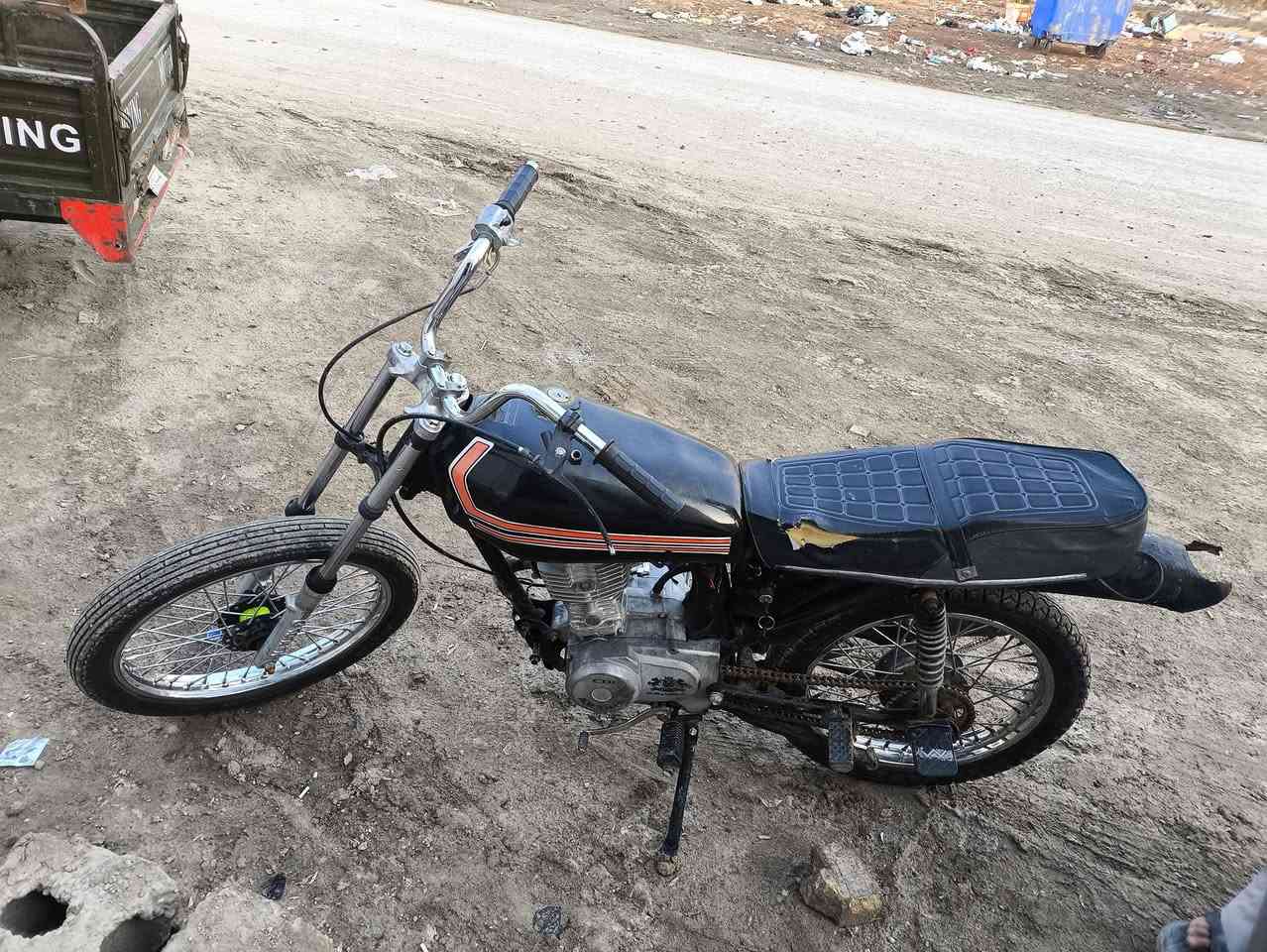 دراجه لبيع السعر 350وبيها‏مجال‬‏العنوان الدوانيه السدير حي الزهراء الرقم/*********** كفاله عامه شرط تفحص وتخذ
