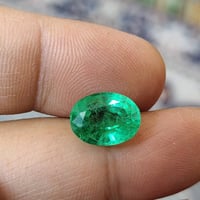 زمرد كولمبي طبيعي حرر الحجم سانتيم و3 ملم حجم راقي لون رؤعه السعر 65 ا...