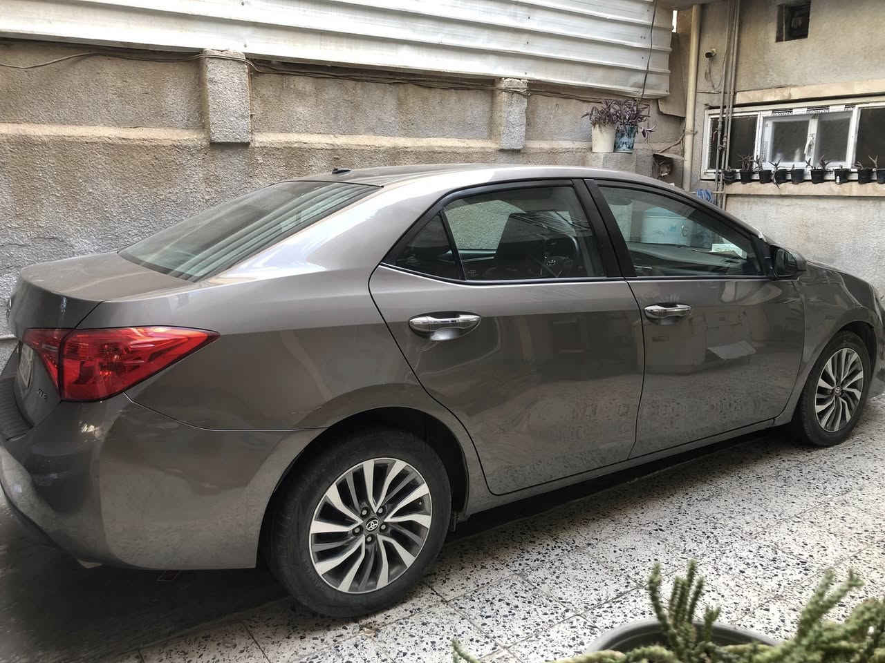 كورلا 2017 xle
فول مواصفات رادار فتحة 
بصمة تدفئة كشنات 
تسخين مري 
ماشية 150 ميل 
ضرر قطعتين جاملغ وبنيد بدون دواخل بدون ايرباك
السعر 143 وبيه مجال بسيط 
العنوان بغداد
رقم الهاتف ***********
