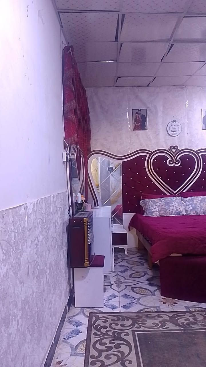 يالله يارزاق 
بيت طابو اسهم للبيع منطقة الثورة بناء بلوك السكف عكادة قرب حسينية محمد مقداد البيت مساحة 70م متكون من غرفه ومطبخ واستقبال وصحيات بي نواقص المطبخ والهول صبابه الغرفه سيراميك الشراي يتصل ع الرقم 0783510826
السعر 45 وبي مجال
واتس شراي


**إذا كنت صاحب هذا الإعلان وتريد حذفه لأي سبب، رجاءا أرسل رسالة إلى الدعم الفني**