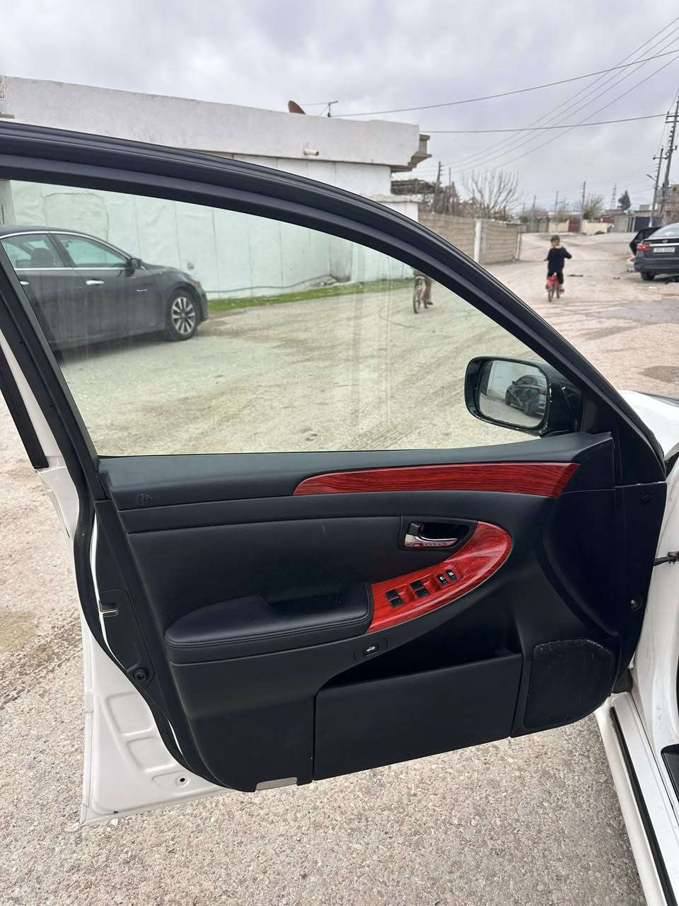 ئەو ناوانەمان هەیە بۆ گۆڕینەوە ئەگەر باقیو نیە سەرمان مەئێشێنە دڵی ئەدمین گیان
***********
