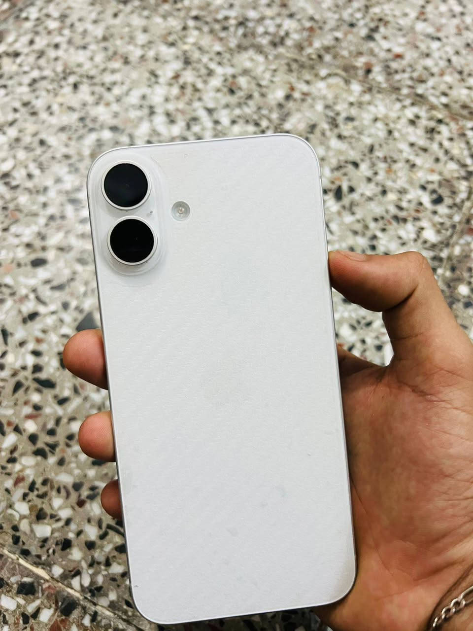 سلام عليكم ايفون 16 بلاص للبيع جهاز اخو الجديد  استعمال شهرين شرق أوسط مشحون 85دوره   جهاز نضيف فول مواصفات السعر 1050 وبيه مجال للشراي  اتصل عله رقم ***********
