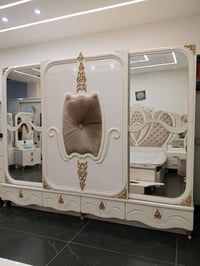 غرفة نوم ملكية • أبيض وذهبي • نظيفة