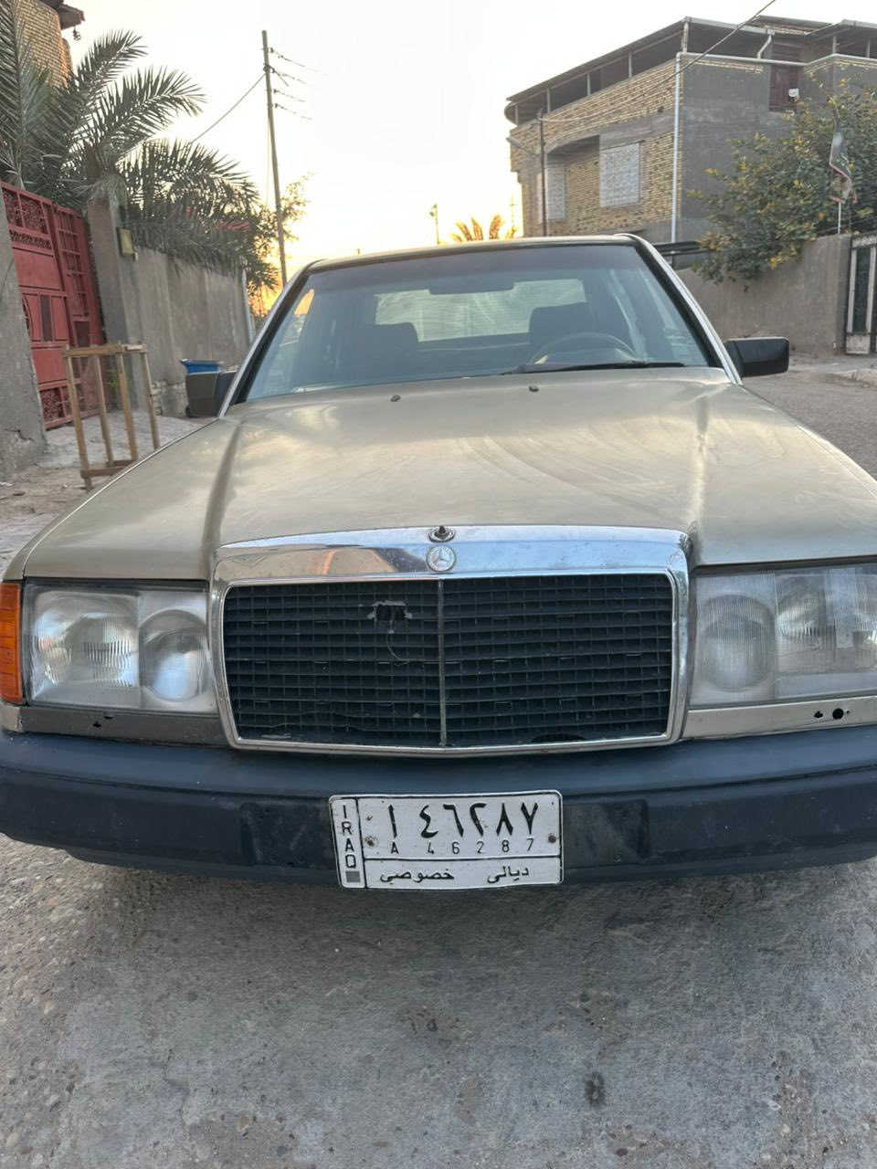 السلام عليكم ورحمة الله
مرسيديس دب مديل 1990 السياره كامله 

رقم السيارة ديالى  تحويل ثاني

السعر ٣٨ورقه وبيه مجال

مكان السيارة بالبصرة

التواصل على الرقم.  ***********./ ***********.  متواجد واتساب
