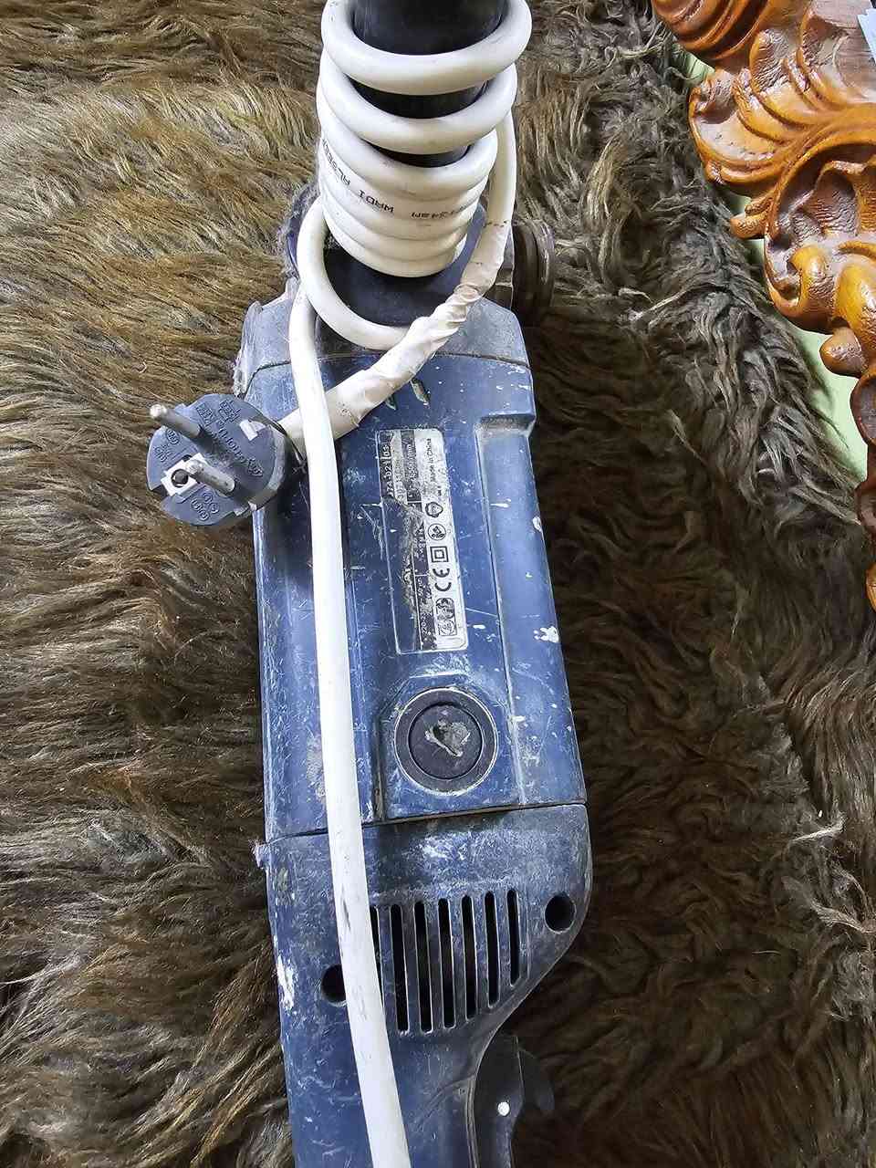 كوسره للبيع توسان جبيره لاصليه قديمه شغاله مثل ساعه شراي يتصل***********
