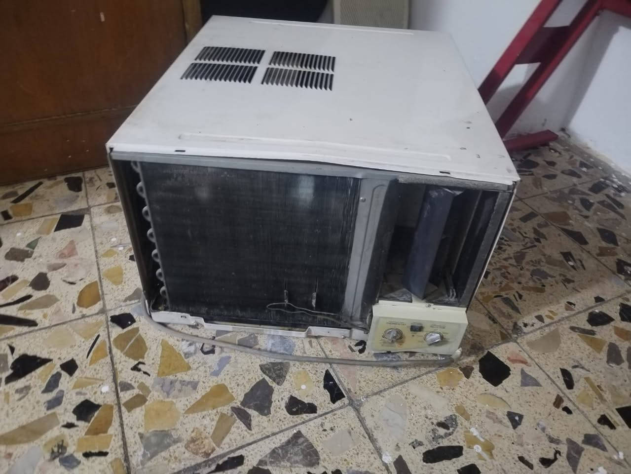 مكيف جيد جدا جدا جدا جدا مستعمل نص موسم ايده ٣٠٠ وبي مجال ***********
٠
