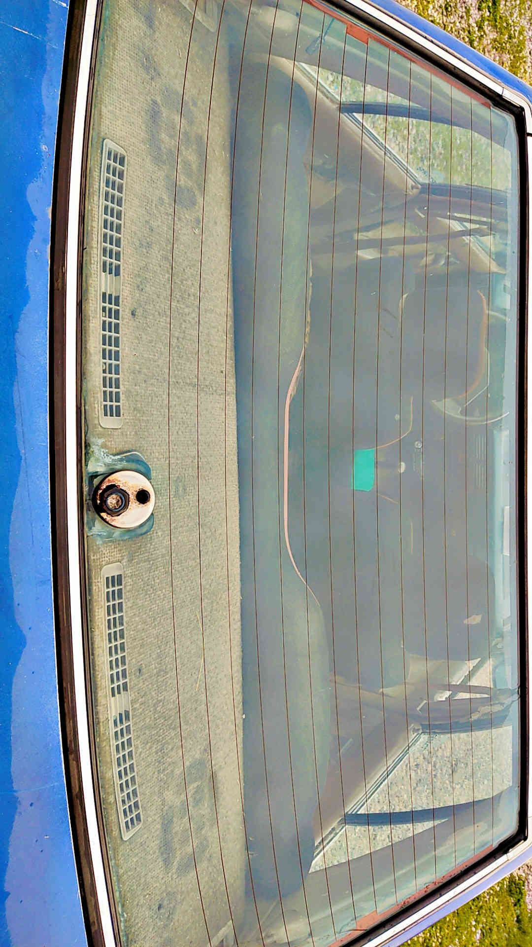 السلام عليكم سياره مازدا حجم 323 مكينه 16 شرطه كير والمحرك سياره لا  دعم ولا كلبه سيارهه جاهزه صدر جديد تواير اربعه جديده سياره رقم صلاح الدين شرط الوكاله والتحويل شرط الكمرك مدفوع سعر 15 ورقه بيها مجال ***********
