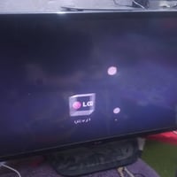 بلازمه LG لبيع اي شي مابيه بس ذني الوان الضهرات علئ الشاشه السعر 100 و...