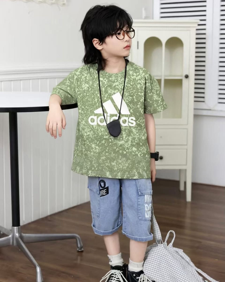 طقم ولادي كوري ✅

يلبس من 6-7-8-9-10-11-12 سنة ✔️

العنوان 📌الصويرة -حي المعلمين -شارع عمارة المنغر  -مقابل سرمد مول -مجاور تنزيلات حمودي -مجاور كريم بلادي للستائر

🚖توجد خدمة توصيل لكافة محافظات العراق 🇮🇶🚖 
للاستفسار***********
