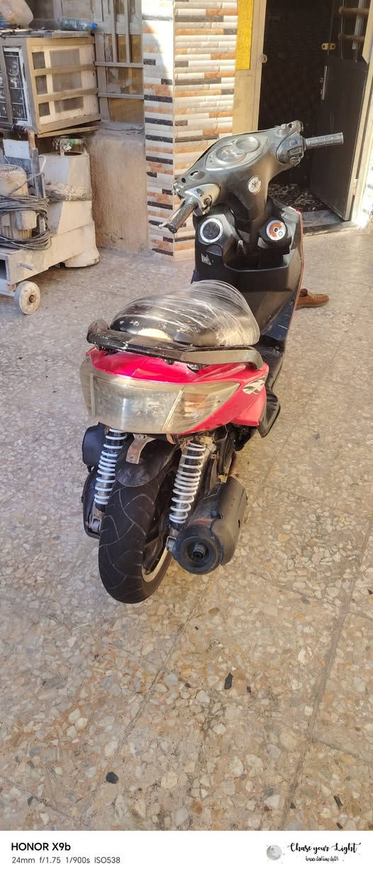 سلام عليكم دراجه سكسن فحل كابريتر شغاله سلف هندر الون اسود وحمرصانصه بيهه صفيره بريك امامي وخلفي السعر ٥٠٠ وبيهه مجال المكان بغداد العبيدي شارع ***********
