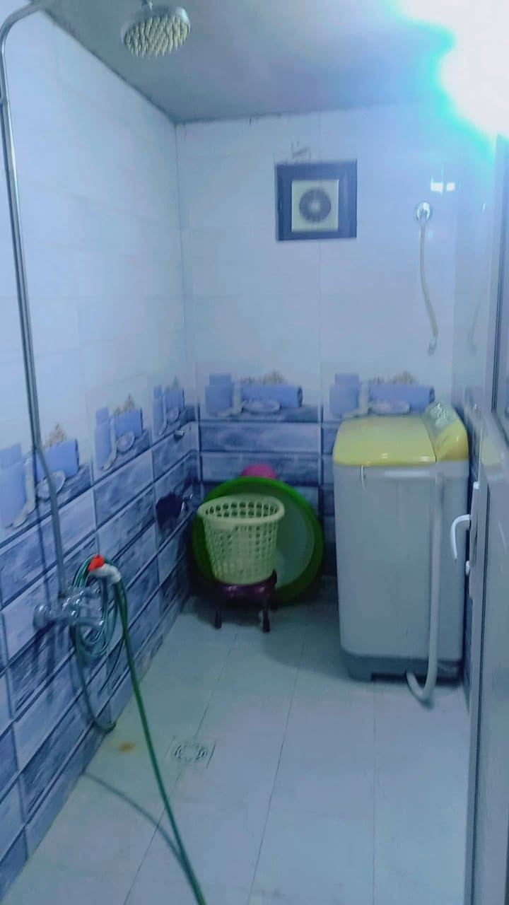 دار مساحه 100متر بناء جديد طابوق نهروان صب كونكريت مركزي سيراميك بورسلين كرانيت سقوف ثانويه خدمات كامله ديكورات زراعي حي ميسان قرب سكله الكرعاوي السعر 32 مع المجال استفسار ***********
