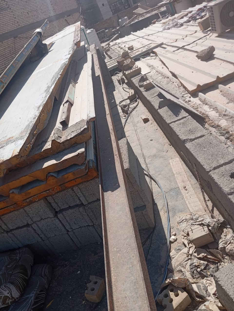 سندويج الاصلي باب الاول 5قطع طول لوحده 5امتار وشيلمانه طول 6امتار مكاني بغداد حي الجهاد وهذا رقمي للتواصل ***********
