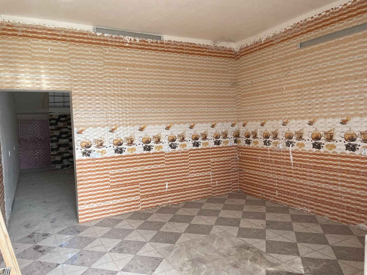 السلام عليكم بيت طابقين زراعي سند 25 للبيع المساحه 625 متر مساحة البناء 200 متر الطابق الارضي استقبال ومطبخ وغرفة وصحيات وحولي كبير الطابق الثاني غرفتين
 التاجي خلف منشاة نصر 
السعر تواصل على رقم الهاتف ***********
***********
