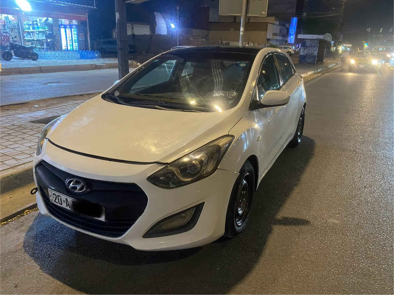 السلام عليكم النترا هاج باك موديل ١٤ رقم انكليزي ب  اسمي فول مواصفات بانورما داخل جلد مشمشي 
شاشه كامرا حساسات 
ايكو ،  تحكمات كروس سرعه 
بيها داش كام  ثلاثيه
السيارة جاهزه من كلشي 
مكاني بغداد الكرخ
***********
صبغ بيها قطع ابيع حزام تكم ودواخل مكفوله
السعر ٨٨ وبيها مجال حك الجيه
ممتواجد فيس
