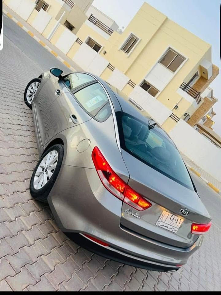 السلام عليكم 
كيا اوبتما ٢٠١٨ وارد امريكا 
سياره ماشيه ٨٩ ميل 
مواصفاتها العاديه المعروفه 
محرك وكير وحداديه مكفوله 
بدون ايرباك 
رقم صلاح الدين مشروع وطني اي مكان التحويل 
سنويه نفاذها ٥سنوات 
عنوان بغداد حي الجامعه 
السعر ١٣٠$
لل استفسار ***********
غير متواجد ع فيس
