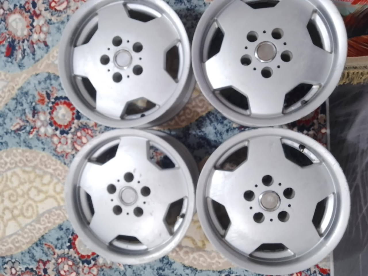 السلام عليكم
وياله 15 طابوكه ناصيه   للبيع مكاني الرفاعي االسعر 150
***********. ***********
