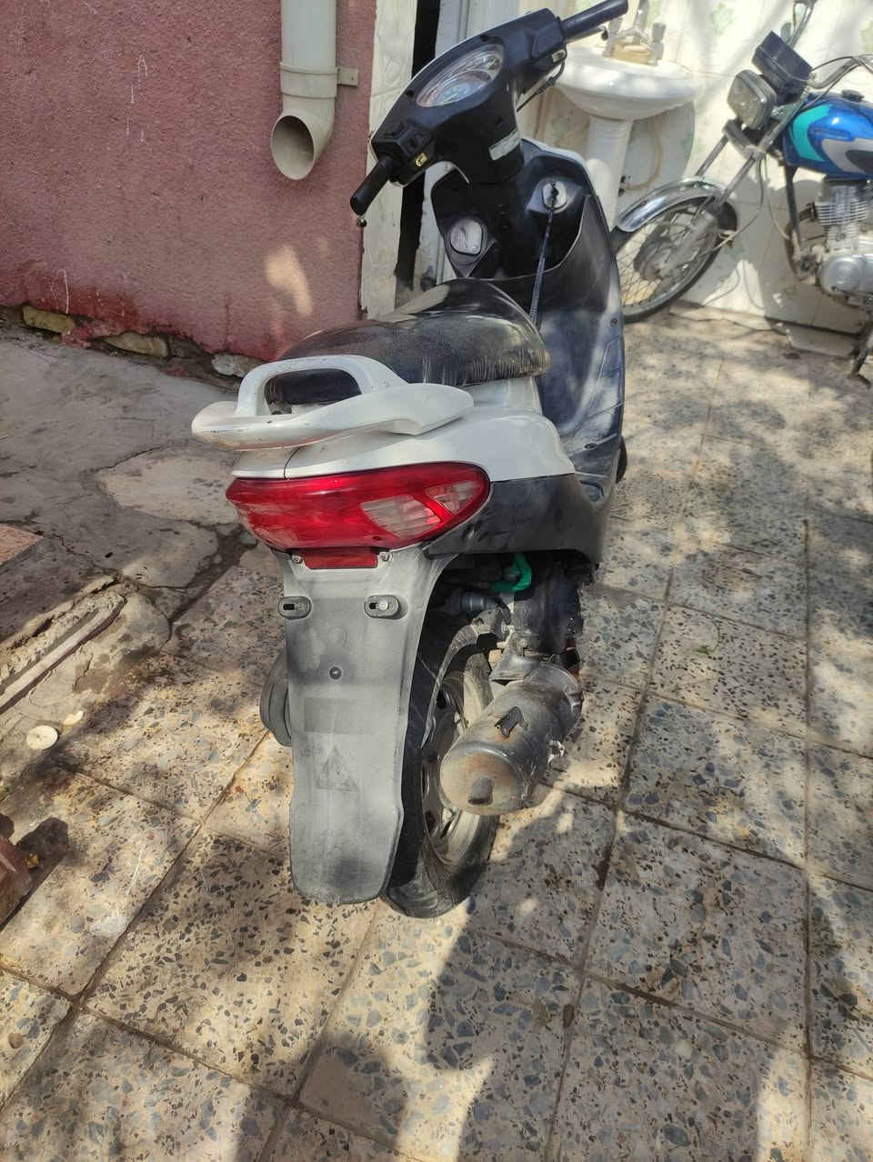 السلام عليكم دراجه سيام ياباني ما مستخدمه اهواي السعر ٦٠٠ وااي يتصل ***********
