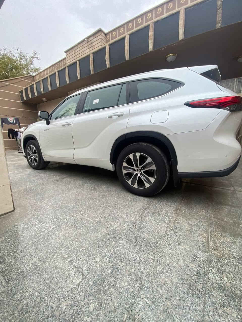 المحرك 2500 هايبرد خليجي
2023

ماشيه 50الف

خليجي

بيها قطعتين باب السائق والجاملغ الامامي 

رادار امامي / اوتو ستوب / تحديد مسار

7 راكب

فتحه سقف سلايت

صندوق كهرباء

كيجات ديجيتل رقمية

شاشة كبيرة + كاميرا خلفيه

بردات ابواب خلفيه + بردة خلفيه

كرسي السائق كهرباء

هند بريك كهربائي

حساس خلفي + امامي

مري قابل للطي كهرباء

3 انظمه قيادة

لايت فول زينون بك لايت LED

ويل كب قياس 18 أنش ®️ تحكم تبريد خلفي منفصل

USB + TPC منافذ

باقي مواصفات الهايلاندر معروفه

‭ 0771 166 4700‬ حجي علي ابو زيد
