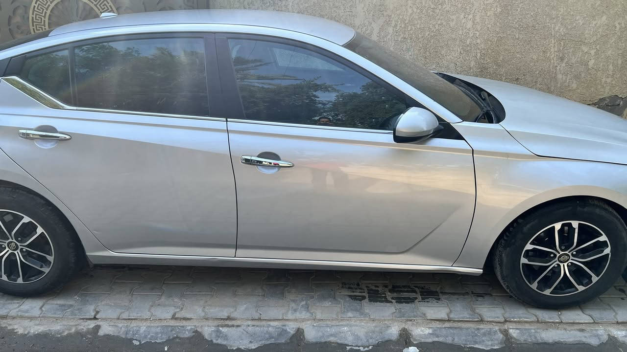 للبيع نيسان التيما موديل 2020 S اللون سلفر رقم بغداد  بأسمي السياره السنوية نافذه لغاية 2027 
ماشية 117 كيلو
 مكينه وكير وتبريد وحجر كزوز كله مكفول محرك 2500 المرغوب اربعه سلندر ادامة شامله ولا كلوب مشتغل بالدشبول باتري جديد تخم تاير  جديد صدر جديد
رقم الشاصي (1N4BL4BV4LC252438 )
حادثها (جاملغ ايسر +بنيد ) استبدال بدون دواخل 
وصار بيها طخات جدا بسيطه بالجاملغ الخلفي رجعن بارد (bdr)
صور الحادث بالمنشور   
رقم الهاتف ***********
العنوان بغداد / الشعله 
السعر 140$
