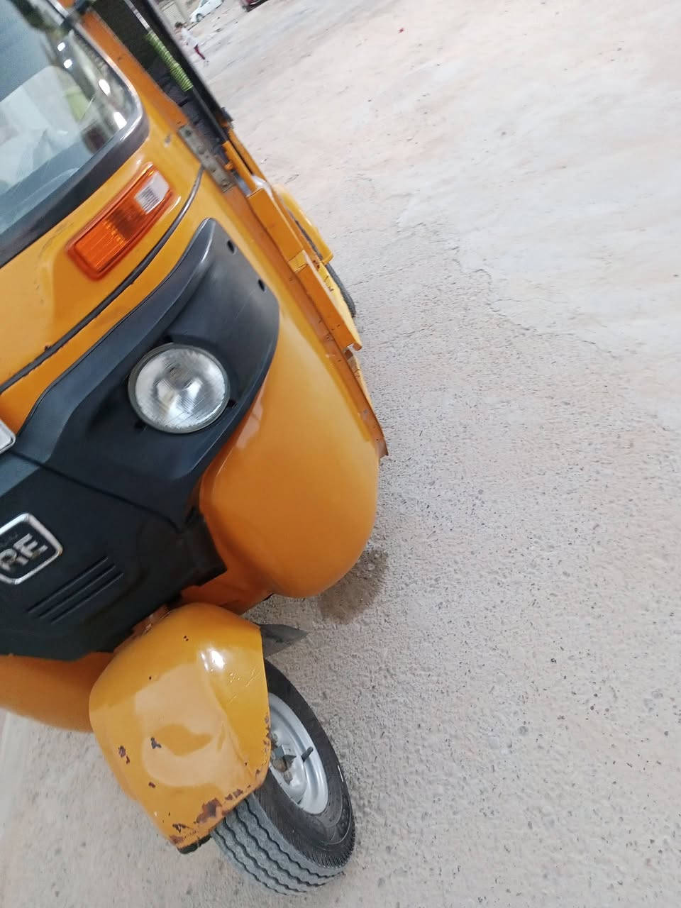 السلام عليكم تكتك للبيع موديل 2019رقم وسنويه تحويل ثاني يوم تكتك خير من الله بيه صبغ بس الغود مكينه وتراي حلو مكاني بغداد حي نصر ***********السعر خابر
