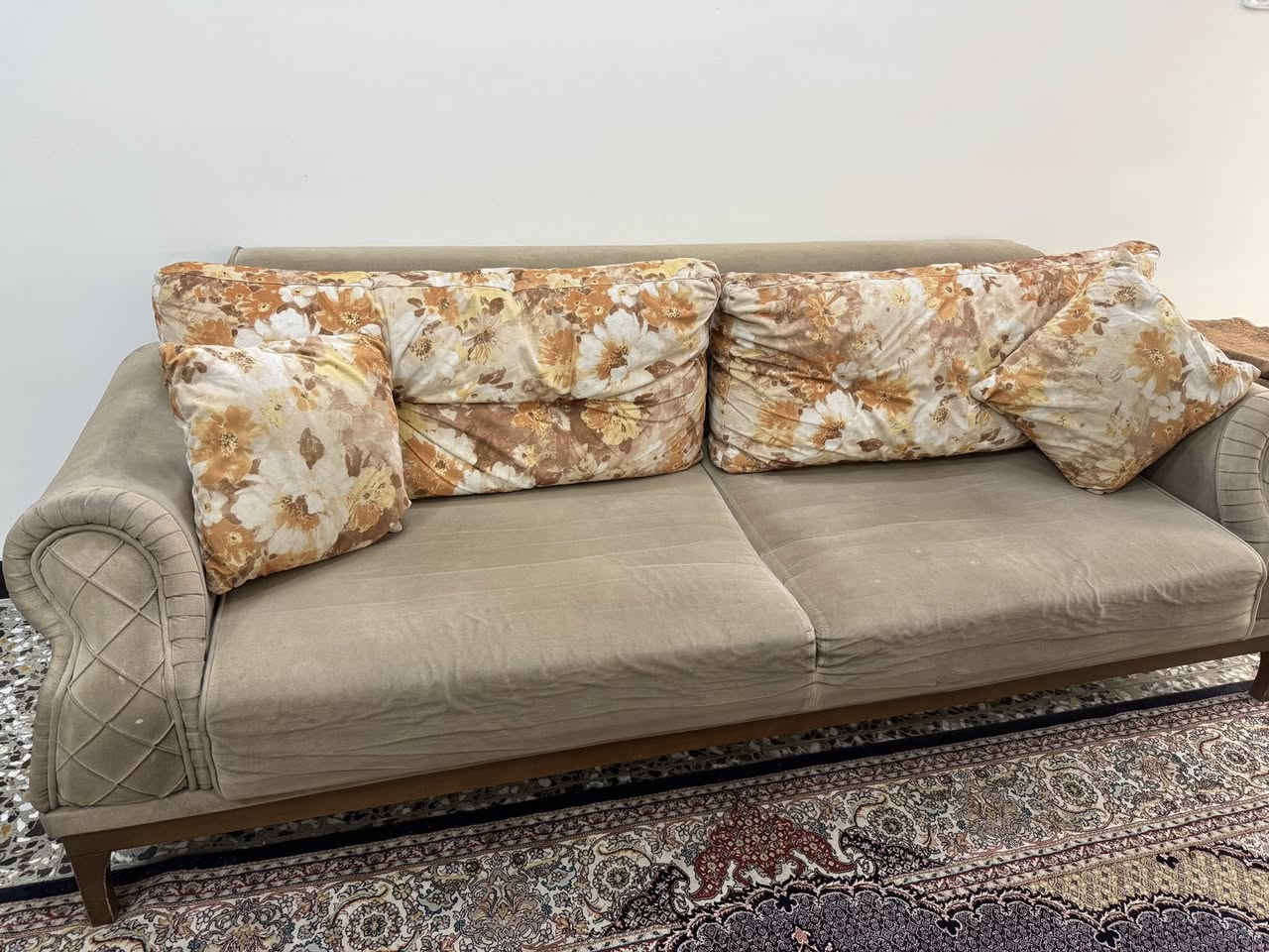 السلام عليكم
للبيع تخم قنفات مكون من 5 قطع نظيف 
سعره 350 الف مكاني شارع فلسطين


**إذا كنت صاحب هذا الإعلان وتريد حذفه لأي سبب، رجاءا أرسل رسالة إلى الدعم الفني**