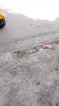 وبركاته  بيت للبيع المساحة 200متر بناء طابوق  الموقع العماري قطاع 6قرب...