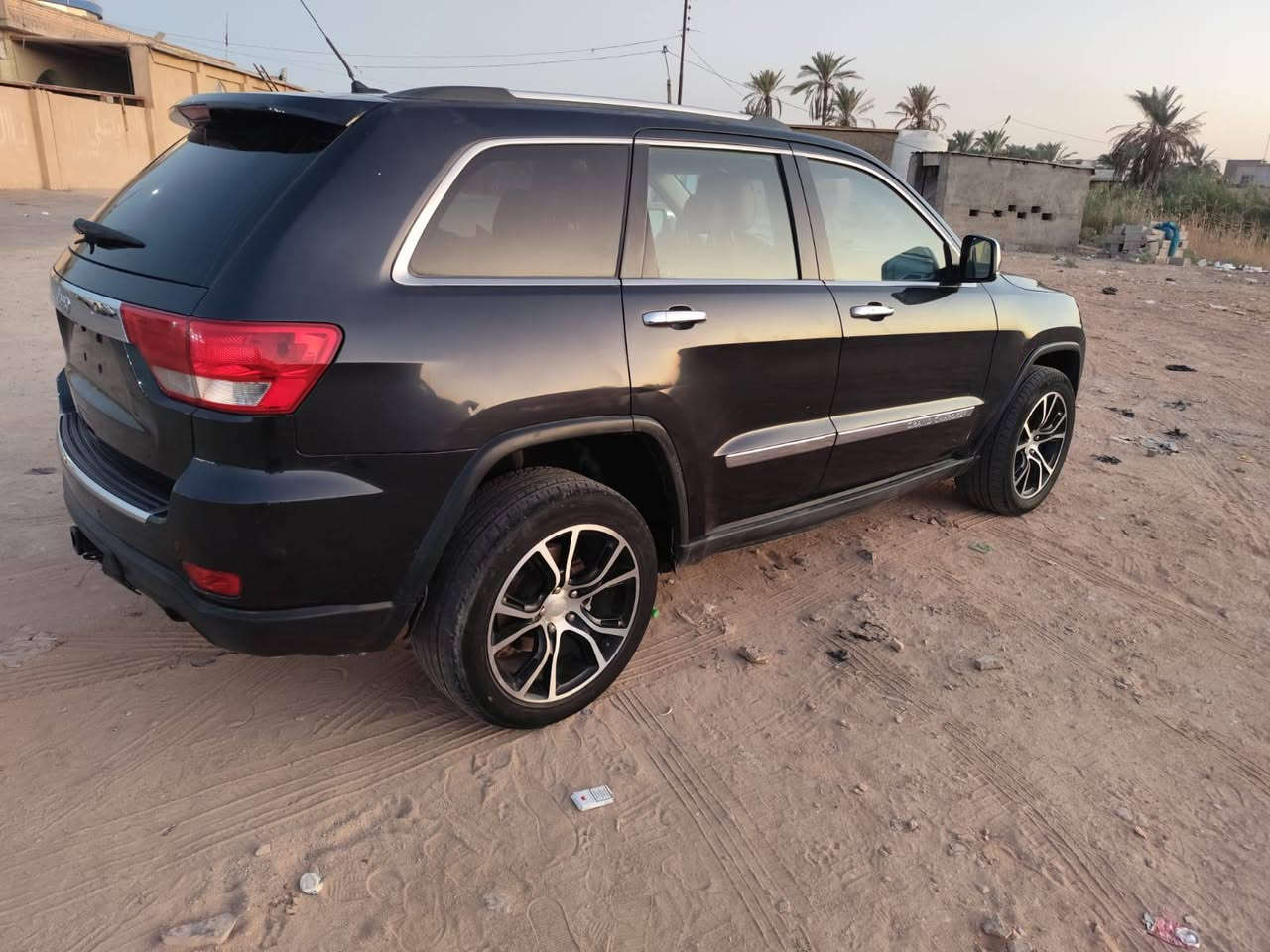 للبيع جيب لاريدو موديل 13 فول مواصفات جكات امريكي مكينه هيمي رقم بغداد مكان بغداد رقم ***********
