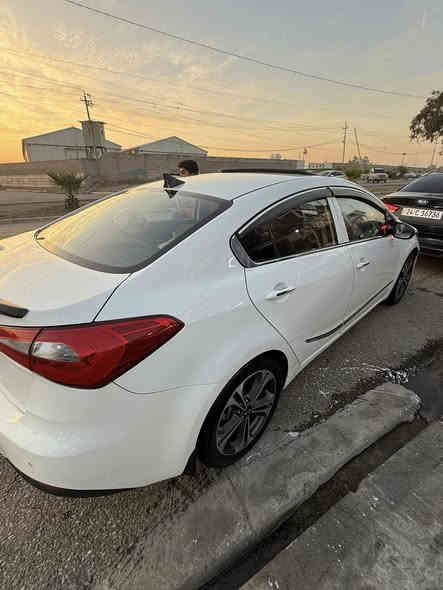 للبيع سيراتو ٢٠١٤ فول فول بيها طخه جملغ الخلفي وقبغ صندوك ضربتها خلفي وربع جملغ كلشي بيها جديد سنويه هزه سياره بسمي محرك كير شرط سعر ١١٣ بسعر مصبوغ عام 
***********
