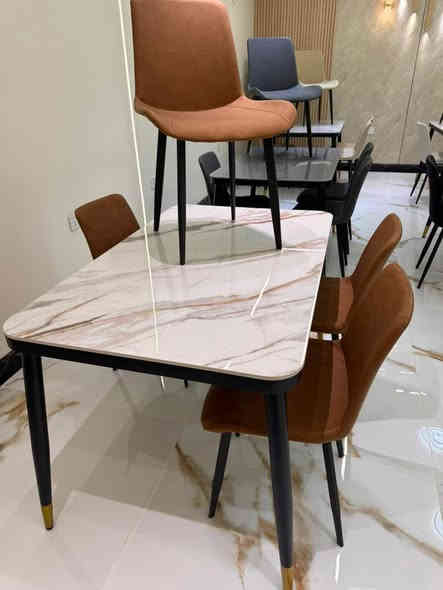 ميز طعام 4 كرسي الاصلي تركي مرمر درجةً اولى العنوان معرض ضياء شارع الخليج مقابل مرطبات زهرة الخليج ***********
