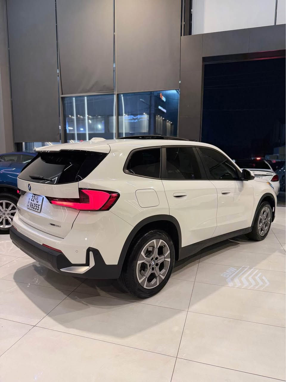 BMW X1 2024 Xdrive 28i Luxury Line Full Option 
عدد المسافات ٤ الف فقط میل ماشيه يعني زيروو 
مكينة: 20 توين توربو ✅
كفالة كير ومكينة كلها بشرط بلادي برغي ممفتوح بيها صاروخ ماشاء الله سيرفس كامل 
مواصفـات لكجري Luxury 
. داتا شـو (لاينر) + كيج (عداد) الكتروني
. فتحة سقف ) .
. رادار 360 درجة + رادار نقاط عمياء
. رادار تحديد مسار وخطوط شوارع
. كشنات هيتـر + خزن ميموري
٤ كاميرا ٣٦٠ درجه ) .
. تغيير الصوت وتغيير الاغاني عن طريق البعد (اشارة اصابع)
. ويل M 
. لايت اوتو عالي ناصي + ماسحات جام اوتو
. تشغيل عن بعد
. اوتو ستار + اوتو هولد 
. دشبول ليزري عدد الوان متغيرة
. صندوك كهربائي بصمة  + عن بعد
. سستم صوت سماعات هارمان كاردون
. مواصفات هواية متنعد ذكرت عدد منها
سيرفس كامل وتخم تایرات جدید كونتيتال شريكه و بيها فقط جاملغ صبغ امامي جهه سكن صبغ 
رقم اربيل  تحويل مباشر جاهزة من كل النواحي
السعر: 300$   💵 وبيها مجال شوية ومستحيل اكو اختها بهذا السعر على هيج نظافة ونصبة ماشاء الله

العنوان: اربيل 

 *********** ☎️
واتساب - اتصال أربيل, العراق
