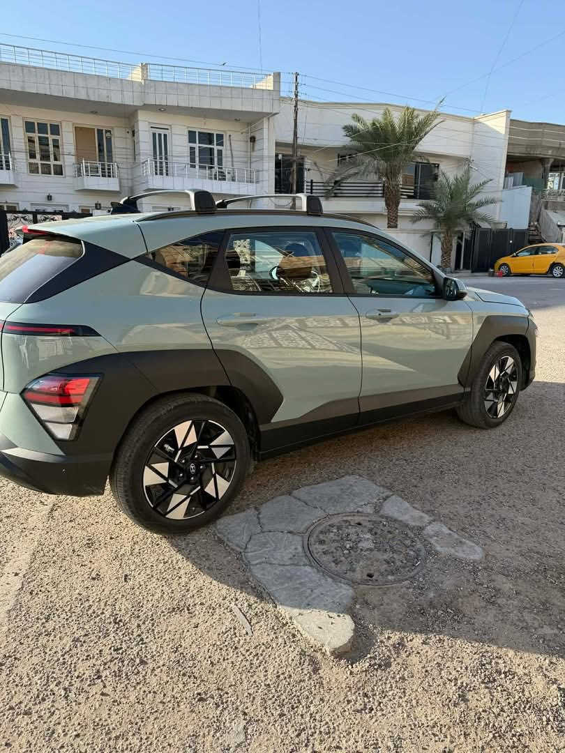 كونا 24 ماشيه 16 الف كيلو حادثها خشم البنيد فقط وصار عندي طخه بلباب اليمين الامامي وبدلتها بلاديه نفس اللون وموجوده الباب القديمه والباقي حتى من الشخط مكفول لغد شاصي مكفول 
رقم بغداد بأسمي 
موصفاتها بصمه شاشه متصله تبريد قطعتين كرسي كهرباء رادرات نقطه عمياء 
 السياره جديده بمعنه الكلمه 
محرك 2000
لونها مميز 
رقم بغداد 
مكانها بغداد السيديه 
السعر 180 وبيها مجال بسيط
للاستفسار ***********
