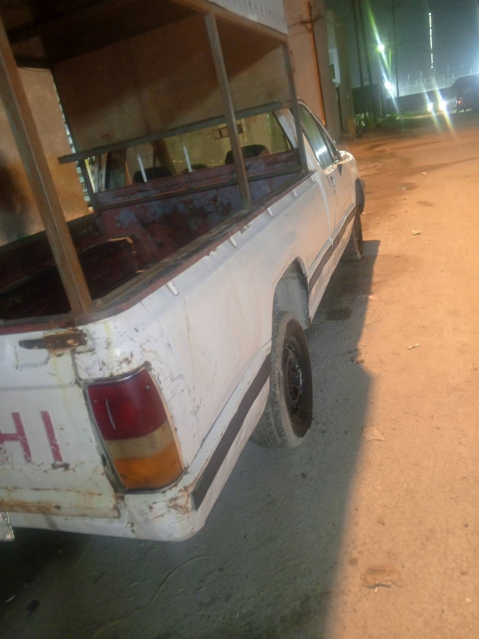 سلام عليكم من رخصت مدير الكروب 
بيكم متسوبيشي مديل 92 رقم بصره مشروع وطني 
مكينه كايمه وراعيها يريد تحويل 
السعر 18 وبيها مجال قليل 
شاصي مكفول بدي قوي خياس ماكو 
العنوان البصره الجزيره الاتصال ***********
تحياتي للجميع
