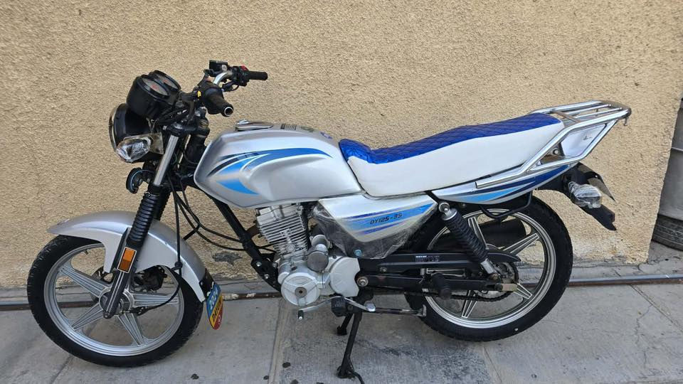 دايوان عضم موديل 2019 طالعه بل 2020 وحتى فوك بلوراق مكتوب 2020 اوراق اصليه وكامله وبسمي وصل معرض موجود شرط الترقيم مكينه خير من الله لابخار ولاصوت ناعمه تخبل شلعه وتراي ونعومه خير من الله كهربائيات كلها شغاله سلف هندر دبل اشاره بلادي لايت زنون عالي ناصي بك لايت ودراجه نضيفه ونضافته كدامكم بلصور رايدها 775 وبيها مجال بسيط للشراي مكاني كربلاء اليريده يتصل ويدلل بخدمته 
***********
