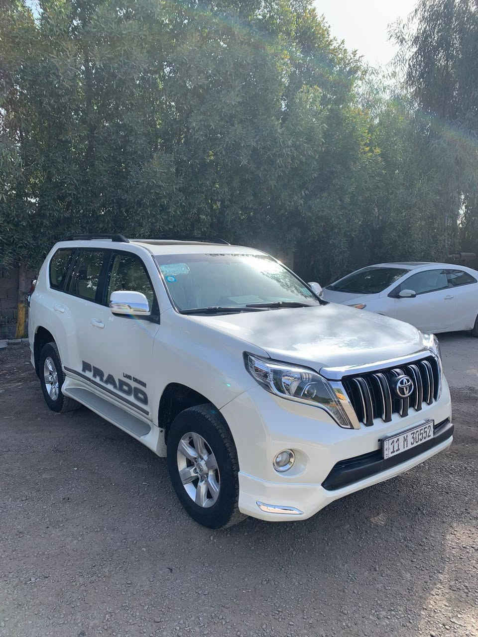 تويتا برادو 2015 خليجي فئه ساز.  TX.L
رقم بغداد تحويل ثاني يوم
 مواصفاتها 
مكينه 6 سلندر 
7 راكب شاشه اصلية
  تبريد امامي خلفي 3 قطع 
تحكمات ستيرن 
مانع انزلاق فتحه ثلاجه كهربائيه 
كشنات كهربائيه عدد 2
مثيت سرعه 
كامره خلفيه
حساس خلفي 
سبير تعليك 
وباقي المواصفات المعروفه 
سنويه جديده + هزه جديده 
 السياره ماشية 86000
بيها صبغ دعاميتين وبارد اربع اصابع خشم الجاملغ الايمن باقي السيارة بلادية مكفولة
كير محرك ميكانيكيات وكهربائيات مكفول
مكان السيارة الدورة
للبيع او مراوس بجكسارة من 2011 الى 2016 
السعر 340$ وبيها مجال
3 شدات و40 ورقة وبيها مجال

رقم صاحب السيارة 
***********
