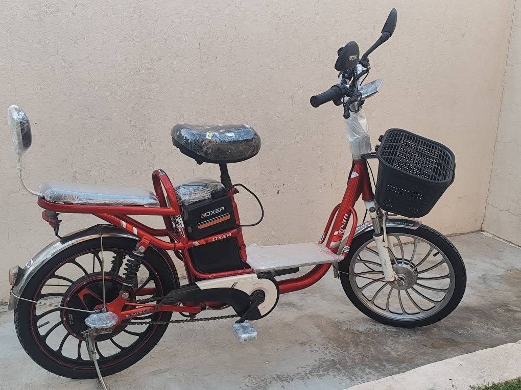 پاسکیل شحن بۆ فرۆشتن مەزبوت بێ کێشە،
 شکاوی پێوە نیە  و جوانە ، حـەجـم گـەورە 
شـەریــکەی <BOXER> وەجبەی ئەسڵی 
مواسـەفاتەکانی:شـەغال چوار پاتری و پاتریەکانی زۆر بێ کێـشەیـەو نەگـۆڕاوە و بیلادی خۆیەتی،سێ گێڕ،بە کۆنتڕۆڵ ئیش ئەکات، دژە دزیـیە واتا کە دەسی بۆببەی دەنگە دەنگ ئـەکـات، دوو دەبڵە،تایەی دواوەو پێشی و بانس  تازەیە.
پاسکیلەکە هەموو شتێکـی بەشـەرتە مـەسـرەفی تیـانیـیە
نـرخی ۱۹۰ هەزارو کەمێ مـعـامەلە شوێـن"چـەمـچەماڵ
ژمارەی تلفون
*********** شمشمل, السليمانية
