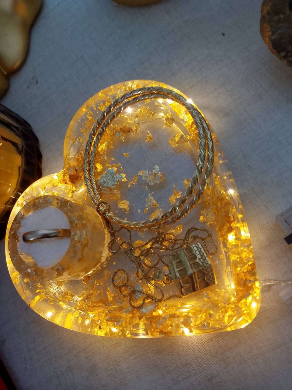 قطعة ريزن بشكل قلب ❤️ مع لمعة ذهبية جذابة  حسب طلب الزبون للطلب راسل للصفحة


**إذا كنت صاحب هذا الإعلان وتريد حذفه لأي سبب، رجاءا أرسل رسالة إلى الدعم الفني**