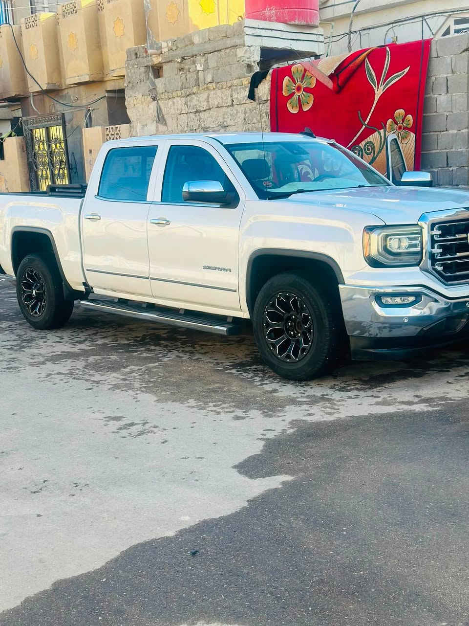 السلام عليكم جمسي سيرا للبيع فقط بدون مراوس مواصفات السياره محرك 5300- 8 V تو ويل مع نضام ايكو يشتغل 4 سلندر على السرعه جوه ال 100 باب طويل بدي قصير المرغوب حساسات امامي خلفي كامره خلفيه رادار امامي مانع تصادم نضام تحديد مسار ونضام منع إلانزلاق تحكم بوضعية السكليتر صعود ونزول كشنات جلد تبريد تدفئه كشنات فتحه الجامه الخلفيه كهربائيه مقاعد كهربائيه خزن وضعية الكراسي تحكم ستيرن كامل مع تدفئه ستيرن اضاءة ترحيب على الأبواب تشغيل عن بعد السياره داخله تقرير غرق بيها حادث بلعراق جهة العبري تصليح وصبغ ربع الجاملغ الأمامي : والدوسه الجوه تصليح وصبغ :  وتبديل باب العبري نفس الون : وبارد بلباب الخلفي والبدي السعر 215 $ وبي مجال *********** العنوان البصره الزبير
