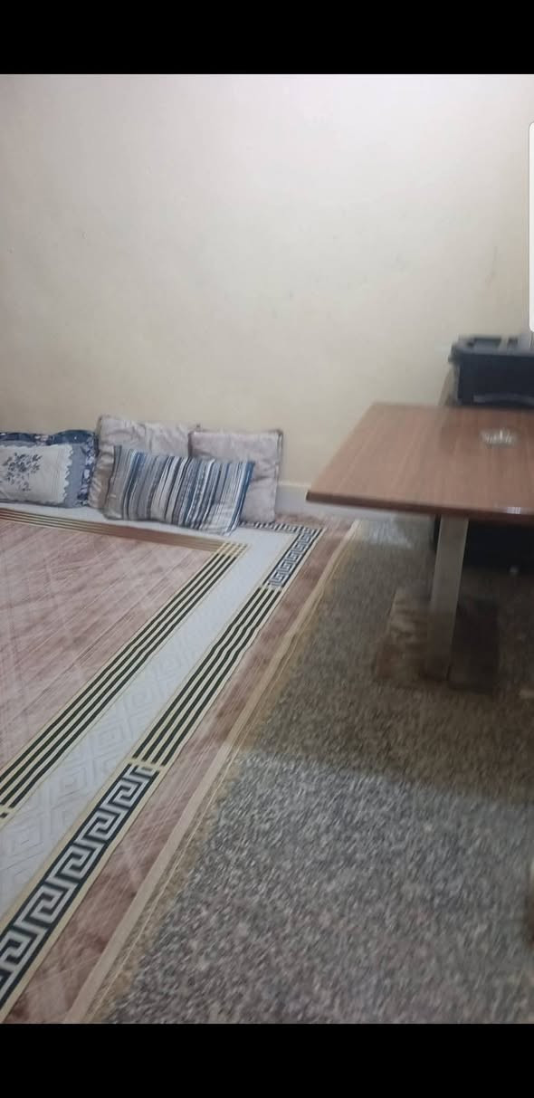 السلام عليكم
دار للبيع مساحة 100 متر
سند اصفر مشمول بالتطويب العنوان الشعب حي البساتين مقابيل محكمة الشعب
فرع اسواق الصدرين اول فرع على اليسار 
الشارع التبليط 
 البيت طابق واحد سقف سندويش 
طرمة ومدخلين مدخل للصالة ومدخل للمطبخ 
يحتوي على صاله ومطبخ وغرفة نوم كبيرة 
حمام داخلي وحمام خارجي 
البيت بناء نظيف جدا ومرتب 
السعر جدا مناسب بالنسبة لمنطقتة ومساحته 
35 مليون وبي مجال للجادين 
للاستفسار مراسلة الخاص 
***********
***********
يتوفر ع الارقام واتساب
